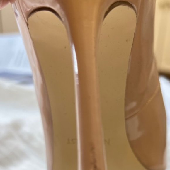 Nine West pink beige 3.5" heel patent leather pumps - Picture 3 of 6